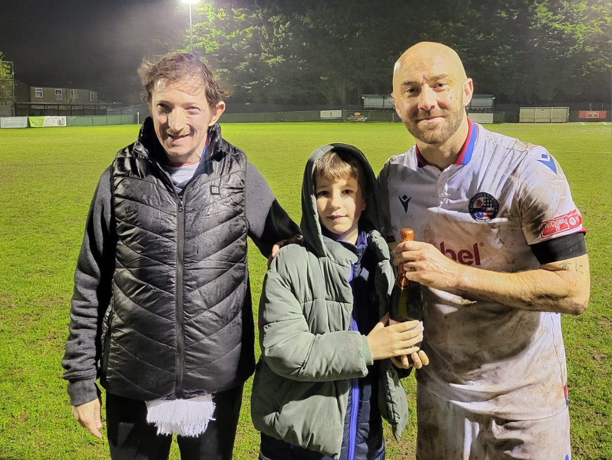 Man of the Match, Calvin Green, presented with his bottle of bubbly by family and friends of Robin Bailey, who sponsored today's match. 💎